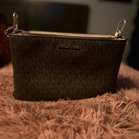 Mk shoulder bag… never been used - Picture 1 of 2
